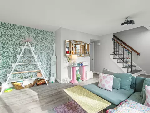 Living - 1086 Cascade Dr, Aurora, IL 60506 photo 2 of 6