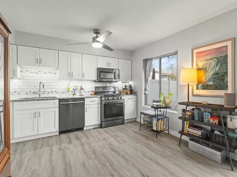 Kitchen - 1086 Cascade Dr, Aurora, IL 60506 photo 1 of 4
