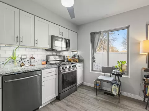 Kitchen - 1086 Cascade Dr, Aurora, IL 60506 photo 4 of 4