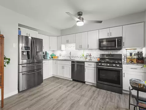 Kitchen - 1086 Cascade Dr, Aurora, IL 60506 photo 2 of 4