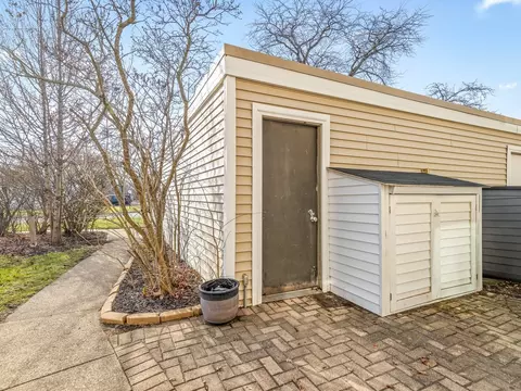 Exterior - 1086 Cascade Dr, Aurora, IL 60506 photo 3 of 7