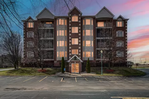 7722 Greenway Blvd #3SE, Tinley Park, IL 60487
