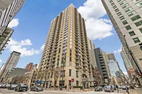 70 W Huron St #1907, Chicago, IL 60654