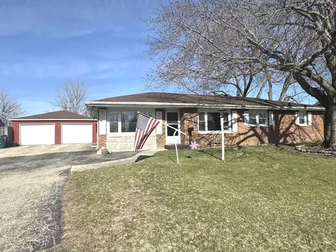 141 Pfitzer Dr, Bradley, IL 60915