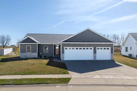 761 Sweet Wood Ln, Blue Grass, IA 52726