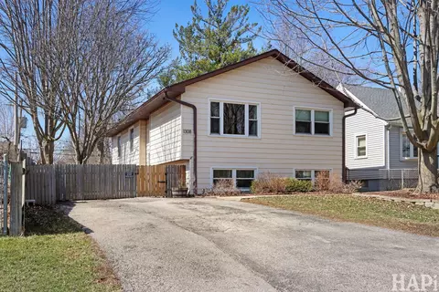 1308 Ridgeway St, Round Lake, IL 60073