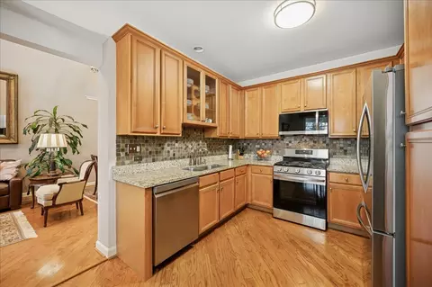 Kitchen - 2710 Langley Cir, Glenview, IL 60025 photo 2 of 3