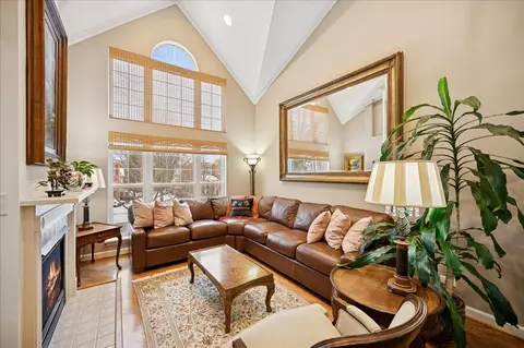 Living - 2710 Langley Cir, Glenview, IL 60025 photo 2 of 4