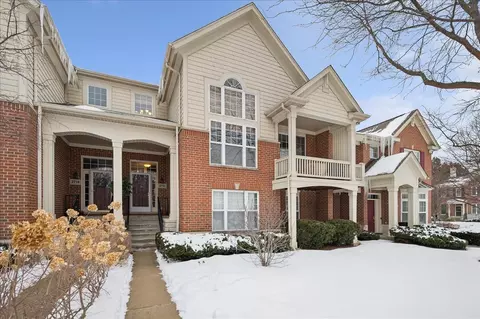 2710 Langley Cir, Glenview, IL 60025