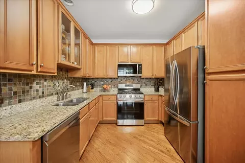Kitchen - 2710 Langley Cir, Glenview, IL 60025 photo 3 of 3