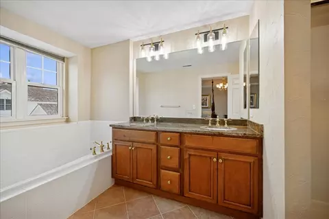 Bath - 2710 Langley Cir, Glenview, IL 60025 photo 2 of 3