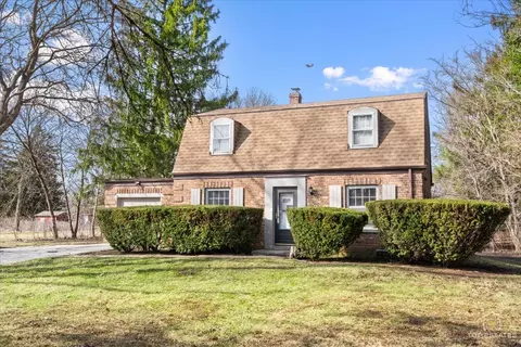 304 E Camp Mcdonald Rd, Prospect Heights, IL 60070