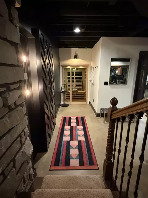 Entry Way - 219 Parkview Dr, Bloomington, IL 61701 photo 5 of 7