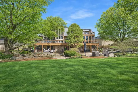 219 Parkview Dr, Bloomington, IL 61701