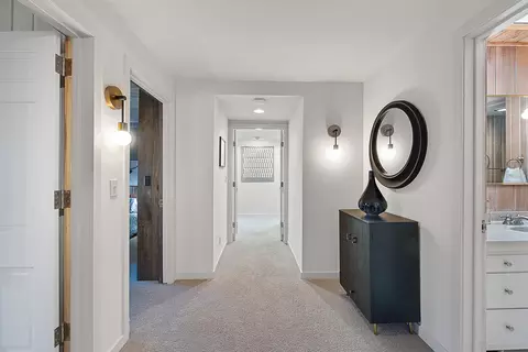 Entry Way - 219 Parkview Dr, Bloomington, IL 61701 photo 3 of 7
