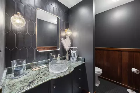 Bath - 219 Parkview Dr, Bloomington, IL 61701 photo 1 of 14