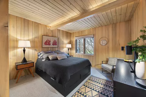 Bedroom - 219 Parkview Dr, Bloomington, IL 61701 photo 5 of 6