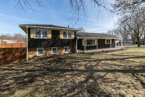 11622 27th St W, Milan, IL 61264