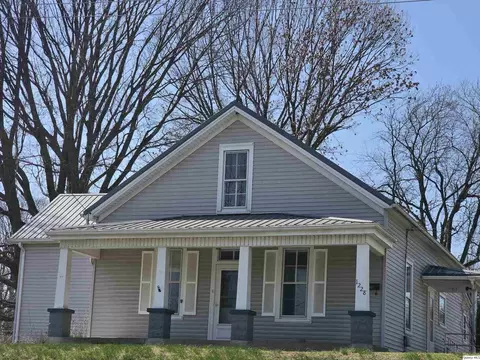 1228 S 12th St, Quincy, IL 62301