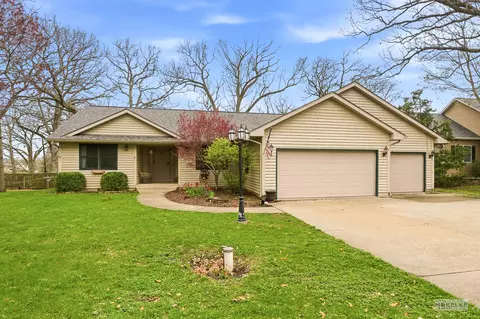 27 Hickory Loop Dr, Sandwich, IL 60548