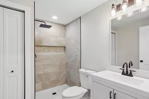 Bath - 3520 William St, Steger, IL 60475 photo 4 of 4