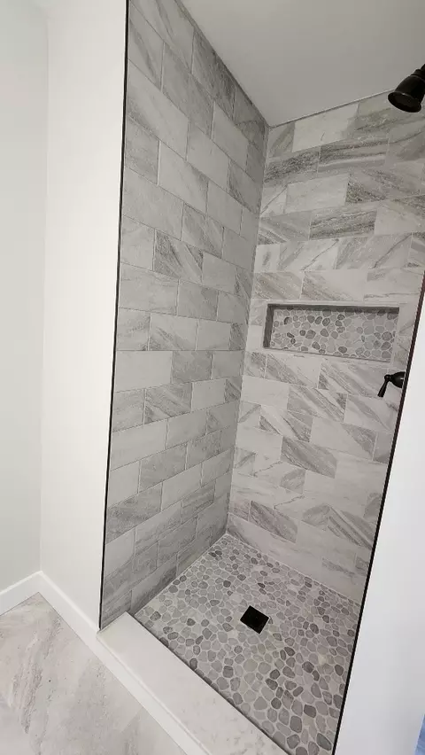 Bath - 3520 William St, Steger, IL 60475 photo 3 of 4