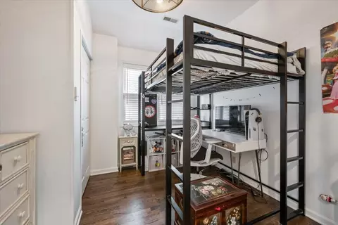 Bedroom - 5877 N Central Ave, Chicago, IL 60646 photo 3 of 4