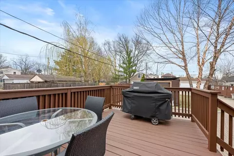 Exterior - 5877 N Central Ave, Chicago, IL 60646 photo 3 of 11
