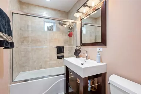 Bath - 5877 N Central Ave, Chicago, IL 60646 photo 1 of 4