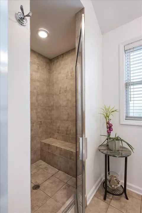 Bath - 5877 N Central Ave, Chicago, IL 60646 photo 3 of 4