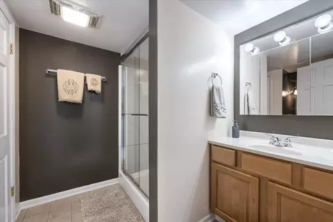 Bath - 5877 N Central Ave, Chicago, IL 60646 photo 4 of 4