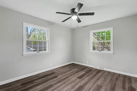 Bedroom - 2303 Brookhaven Dr, Champaign, IL 61821 photo 2 of 5
