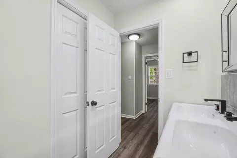 Bath - 2303 Brookhaven Dr, Champaign, IL 61821 photo 3 of 5