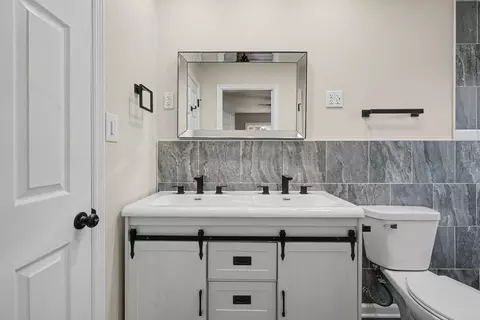 Bath - 2303 Brookhaven Dr, Champaign, IL 61821 photo 2 of 5