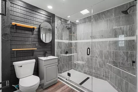 Bath - 2303 Brookhaven Dr, Champaign, IL 61821 photo 4 of 5