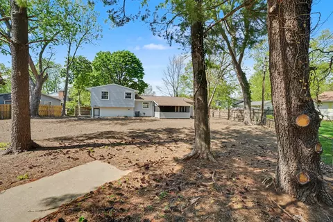 Exterior - 2303 Brookhaven Dr, Champaign, IL 61821 photo 8 of 9