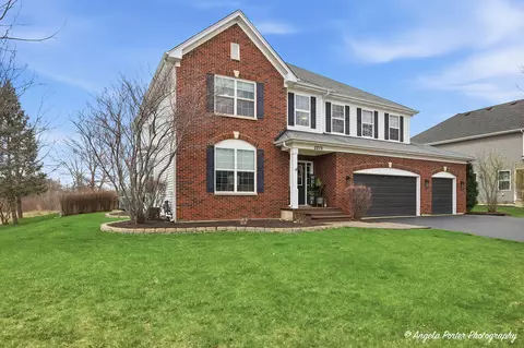 2275 Walnut Glen Blvd, Island Lake, IL 60042