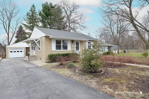 2207 Emmaus Ave, Zion, IL 60099