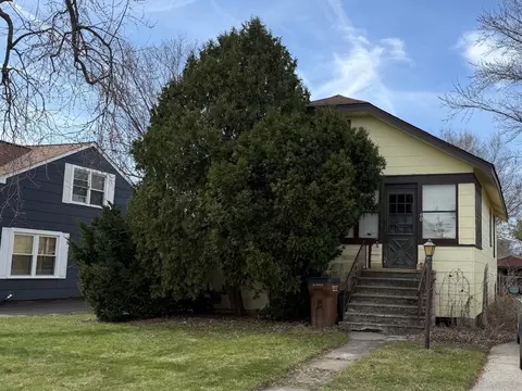 40 S Euclid Ave, Villa Park, IL 60181