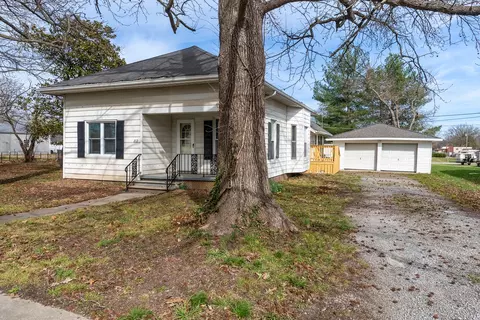 202 S Bush Ave, Hurst, IL 62949