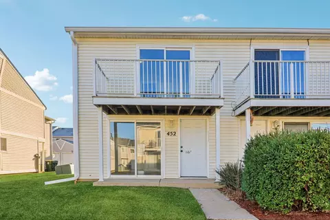 452 Meadow Green Ln, Round Lake Beach, IL 60073