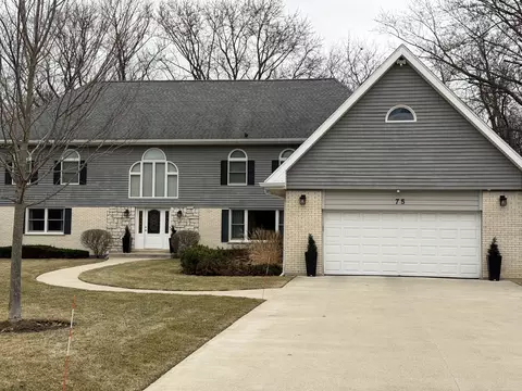 75 Ela Rd, Inverness, IL 60067