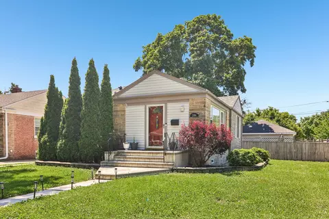 2104 Portsmouth Ave, Westchester, IL 60154