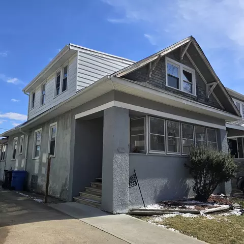 11223 S Longwood Dr, Chicago, IL 60643