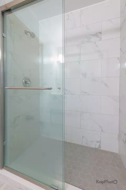 Bath - 3548 S Artesian Ave, Chicago, IL 60632 photo 2 of 3