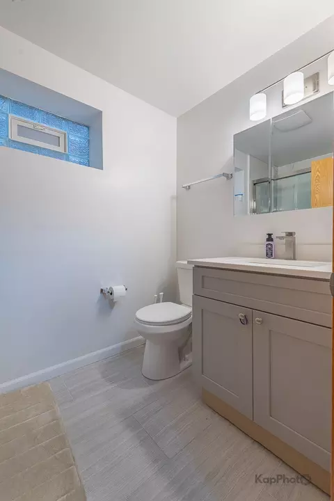 Bath - 3548 S Artesian Ave, Chicago, IL 60632 photo 3 of 3