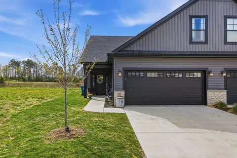 7 Prairie Trl, Monticello, IL 61856