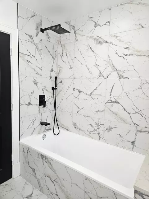 Bath - 5402 N Mobile Ave, Chicago, IL 60630 photo 6 of 9