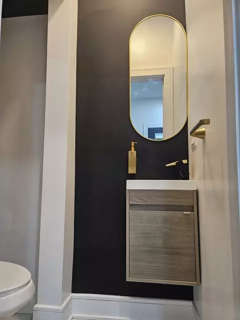 Bath - 5402 N Mobile Ave, Chicago, IL 60630 photo 1 of 9