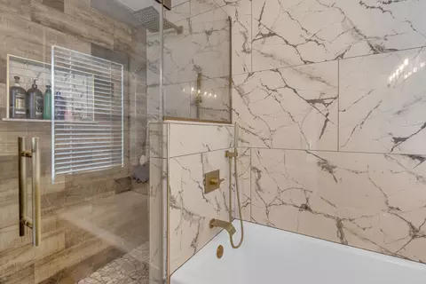 Bath - 1475 Misthaven Ln, Elgin, IL 60123 photo 7 of 7